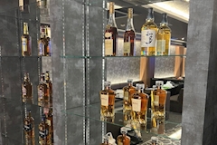 Club 翠蓮・スイレン - ミナミのラウンジ/クラブ 店舗写真
