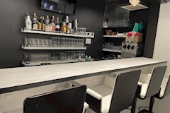 Lounge Lu-na・ルーナ - 池袋西口のガールズバー 店舗写真