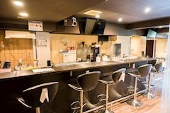 微熟女&妹BAR シスターズ - 曽根崎のガールズバー 店舗写真
