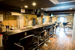 微熟女&妹BAR シスターズ - 曽根崎のガールズバー 店舗写真