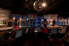 B4 新橋店・ビーフォー - 新橋のガールズバー 店舗写真