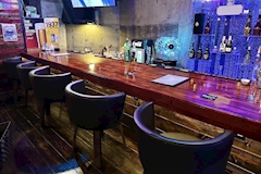 BAR AQUA ・アクア - 上野のガールズバー 店舗写真