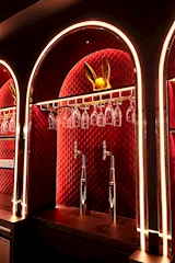 B4 赤坂店・ビーフォー - 赤坂・赤坂見附のガールズバー 店舗写真