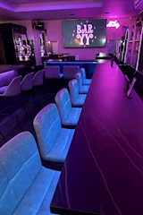 BAR YY・ワイワイ - 上野のガールズバー 店舗写真