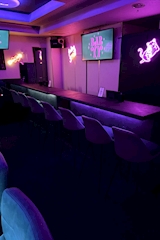 BAR YY・ワイワイ - 上野のガールズバー 店舗写真