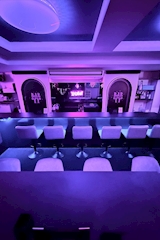 BAR YY・ワイワイ - 上野のガールズバー 店舗写真