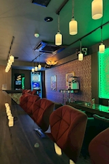 ROYAL couture・ロイヤルクチュール - 本厚木駅北口のガールズバー 店舗写真