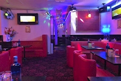 Philippine Pub BANANA BOAT・バナナボート - 湯島のインターナショナルパブ 店舗写真