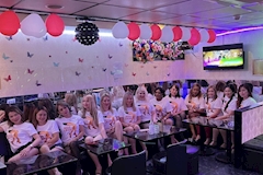 International Club HOT LEGS・ホットレッグス - 湯島のインターナショナルパブ 店舗写真