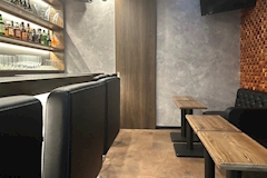 QUEEN West・クイーンウエスト - 神田のガールズバー 店舗写真