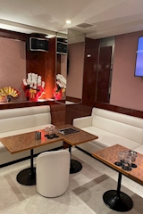KUROMON・クロモン - 湯島のパブ/スナック 店舗写真