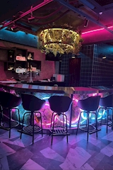 GIRL'S BAR Garden・ガーデン - 船橋のガールズバー 店舗写真