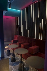 GIRL'S BAR Garden・ガーデン - 船橋のガールズバー 店舗写真