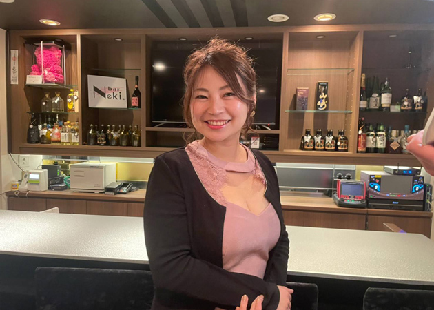 bar Neki. 職種：カウンターレディ