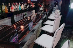 ダーツ＆カラオケ＆ガールズ Bar ペンギン 八丁堀店 - 八丁堀のガールズバー 店舗写真