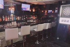 ダーツ＆カラオケ＆ガールズ Bar ペンギン 八丁堀店 - 八丁堀のガールズバー 店舗写真