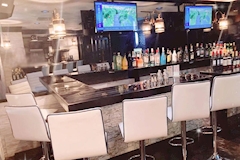 ダーツ＆カラオケ＆ガールズ Bar ペンギン 八丁堀店 - 八丁堀のガールズバー 店舗写真