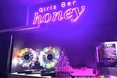 Girls Bar honey・ハニー - 大和のガールズバー 店舗写真