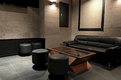 Girls Bar うぉううぉう - 八王子のガールズバー 店舗写真