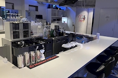 GIRLS BAR T-shape・ティーシェイプ - 新橋のガールズバー 店舗写真