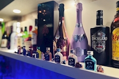 777・ナナ・ナナ・ナナ - 湯島・上野のガールズバー 店舗写真