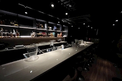 BAR clover club・クローバークラブ - 四谷三丁目のガールズバー 店舗写真