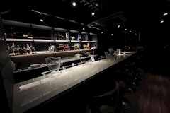 BAR clover club・クローバークラブ - 四谷三丁目のガールズバー 店舗写真