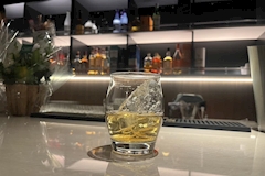 BAR clover club・クローバークラブ - 四谷三丁目のガールズバー 店舗写真