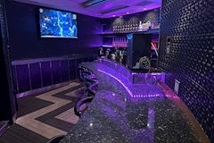 Girls bar 悪魔狂・アクマニア - 新宿 歌舞伎町のガールズバー 店舗写真