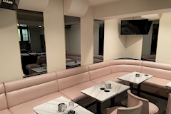 KUROI・クロイ - 湯島のパブ/スナック 店舗写真