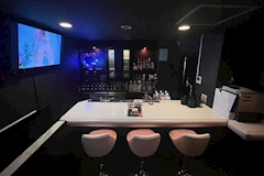 TWENTY SEVEN・トゥエンティ セブン - 関内のガールズバー 店舗写真