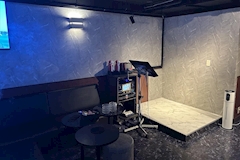 Step・ステップ - 上野のパブ/スナック 店舗写真