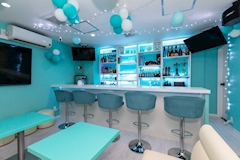 BAR Teddy＆Co.・テディアンドコー - 千日前のガールズバー 店舗写真