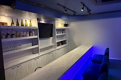 Girls Bar Ibisa島・イビサトウ - 川崎駅東口仲見世通りのガールズバー 店舗写真