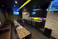 api-api・アピ - 北新地のスナック 店舗写真