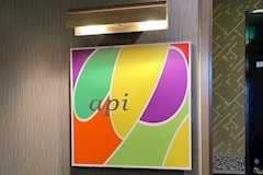 api-api・アピ - 北新地のスナック 店舗写真
