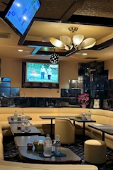 BLUES・ブルース - 湯島・上野のインターナショナルパブ 店舗写真