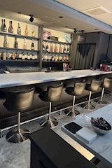 ウルフちゃんとご主人様 - 茨木のガールズバー 店舗写真