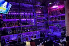 AURA・アウラ - 八幡宿のパブ/スナック 店舗写真
