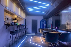 隠しステージ with MUSASHI POKER ROOM 神田店・カクシステージ - 神田のコンカフェ 店舗写真