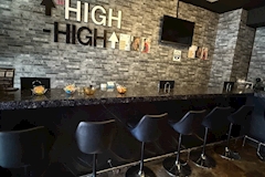 SNACK HIGH HIGH・ハイハイ - 大国町のスナック 店舗写真