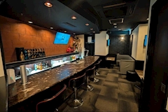 Snack & Bar 九雀・クジャク - 北九州市・黒崎のガールズバー 店舗写真