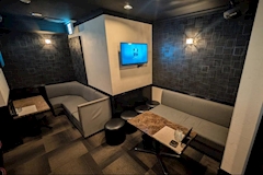 Snack & Bar 九雀・クジャク - 北九州市・黒崎のガールズバー 店舗写真