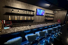 Girls Bar Aman・アマン - 船橋駅南口のガールズバー 店舗写真