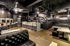 328・ミツバチ - 千歳のガールズバー 店舗写真