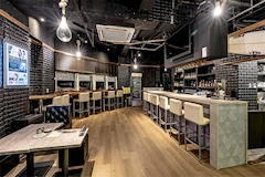 328・ミツバチ - 千歳のガールズバー 店舗写真