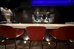 ViVi・ヴィヴィ - 藤沢駅南口のパブ/スナック 店舗写真