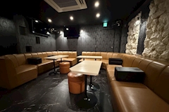 ViVi・ヴィヴィ - 藤沢駅南口のパブ/スナック 店舗写真