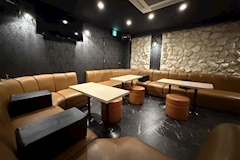 ViVi・ヴィヴィ - 藤沢駅南口のパブ/スナック 店舗写真