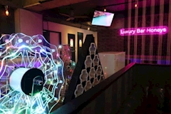 LUXURY GIRLS BAR HONEYS・ハニーズ - 大宮/南銀のガールズバー 店舗写真